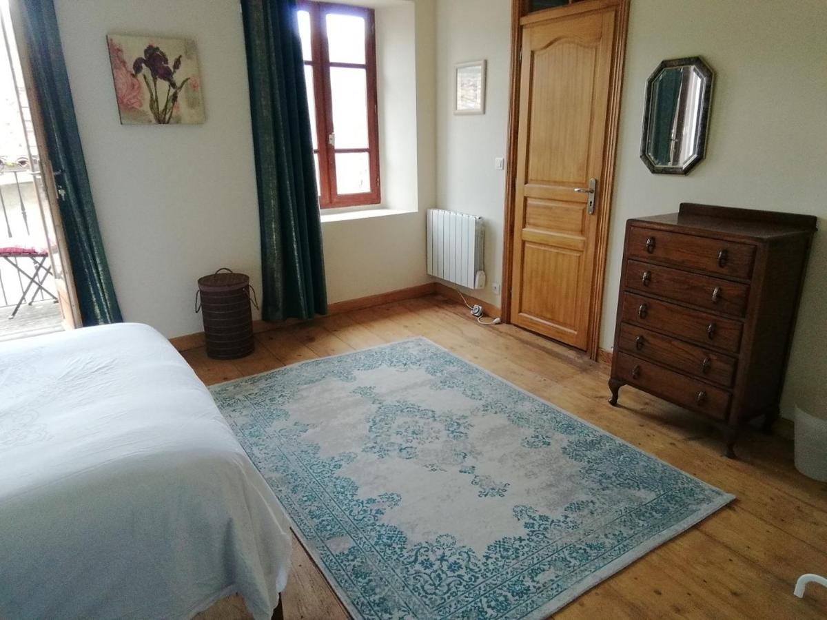 Aux Douces Nuits De Rivel Bed & Breakfast Exterior photo